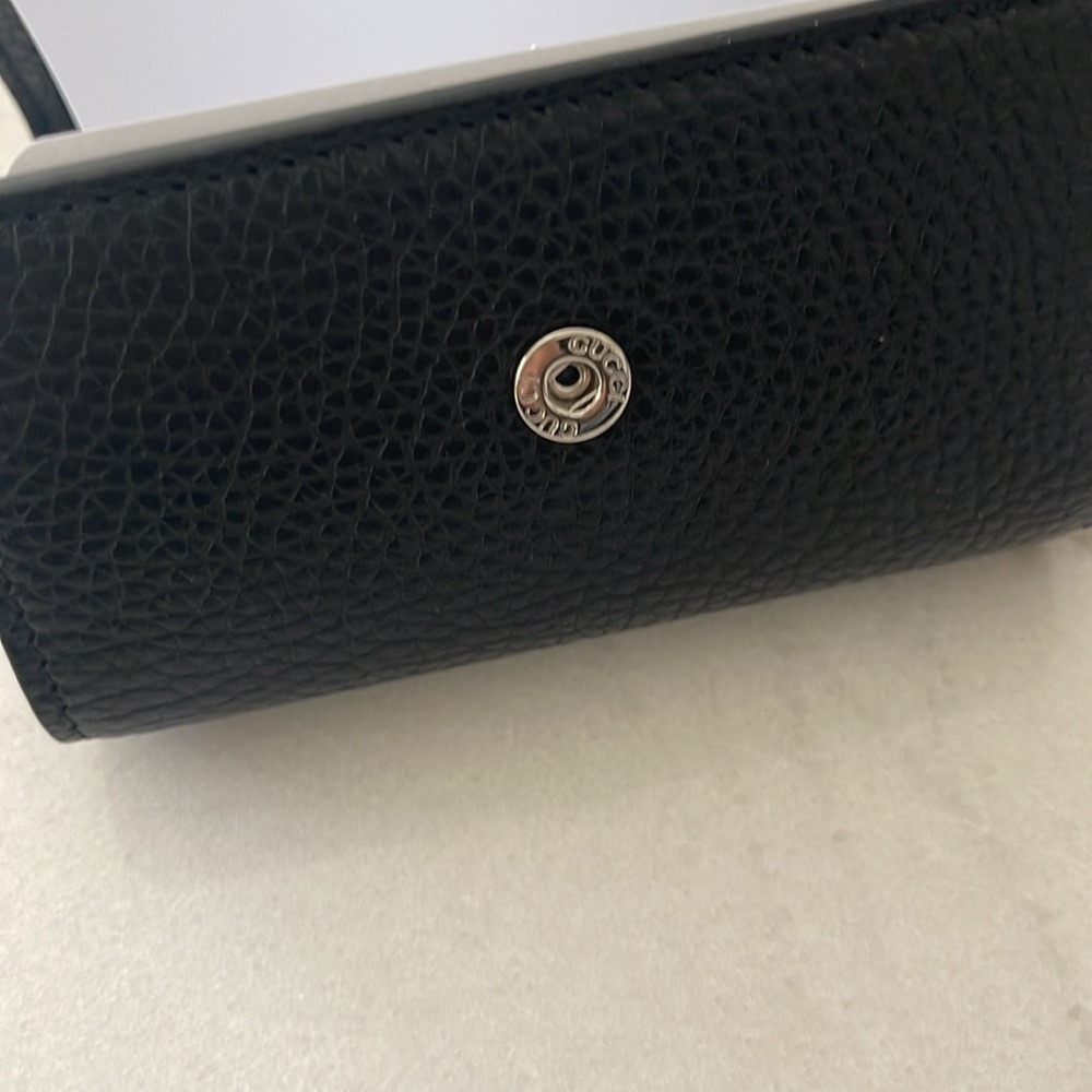 New, Authentic GUCCI GG Key Case, Key Holder, black leather gift for him / her - Picture 4 of 9